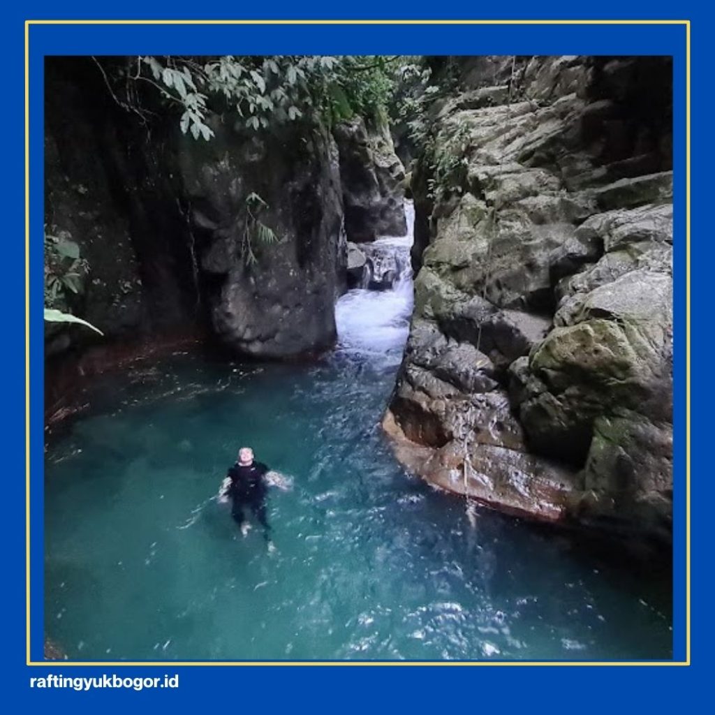Curug di Bogor yang Bisa Berenang
