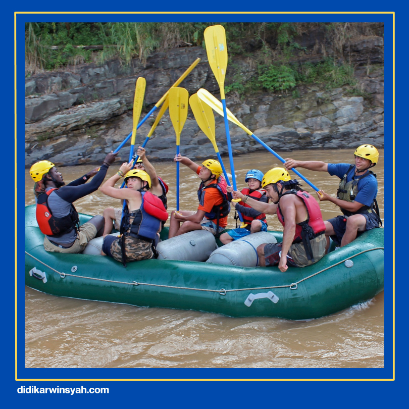 Banner promo menarik dengan potongan harga dan penawaran spesial paket rafting Cisadane, menampilkan persen diskon dan periode promo berlangsung