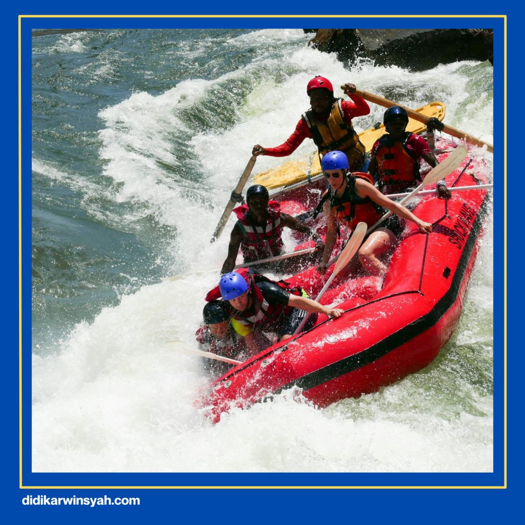 Sensasi arung jeram menantang di Sungai Kalibaru Bogor dengan pemandangan pepohonan hijau